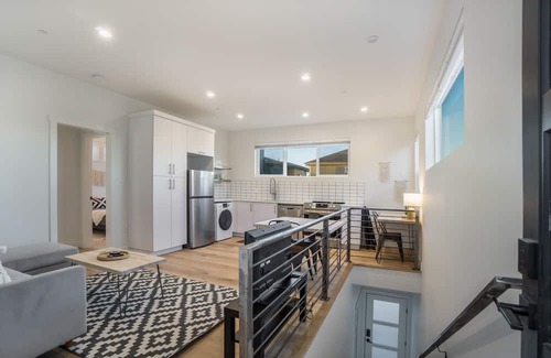 Old Town North Haus | Downtown Views Deluxe Guesthouse + Rooftop Spa!