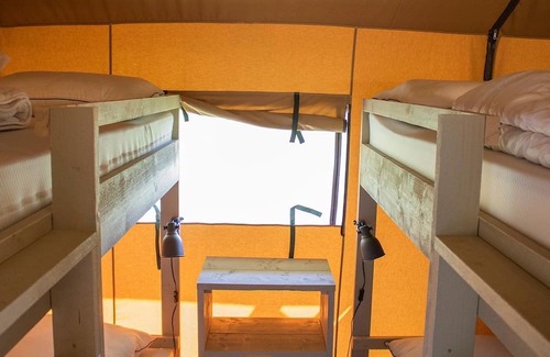 Salles-Curan Skihütte | Luxe Sanitary XL 6 Pers. Villatent at camping Les Genêts on Lake Pareloup