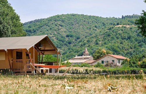 Saint-Laurent-du-Pape Skihütte | Luxe Sanitary XL 6 Pers. Villatent at child-friendly campsite in the Ardèche