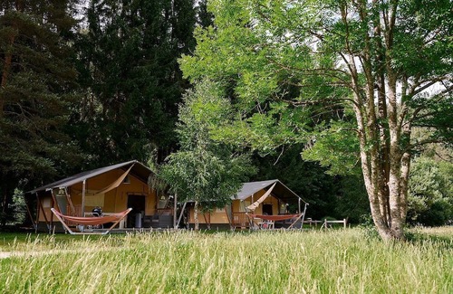 Sainte-Sigolene Skihütte | Luxe Sanitary 5 Pers. Villatent at the 4-star campsite de Vaubarlet in Auvegne