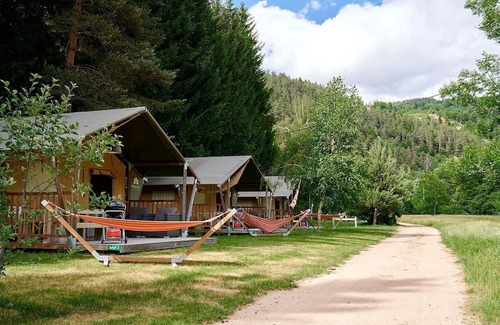 Sainte-Sigolene Skihütte | Luxe Sanitary 5 Pers. Villatent at the 4-star campsite de Vaubarlet in Auvegne