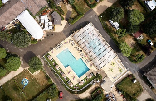 Les Abrets en Dauphine Skihütte | Luxe 5 Pers Villatent at family campsite Le Coin Tranquille in the French Alps