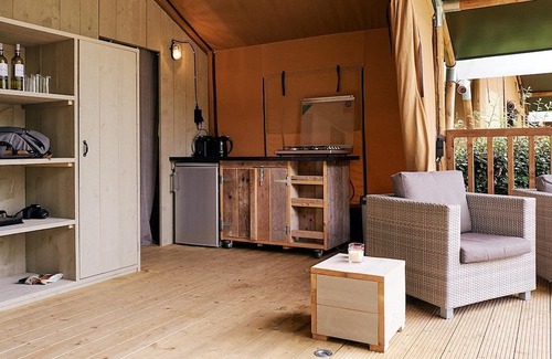 Les Abrets en Dauphine Skihütte | Luxe 5 Pers Villatent at family campsite Le Coin Tranquille in the French Alps
