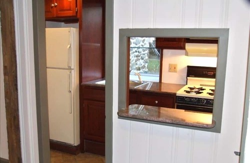 Phoenixville Hütte | Cottage on Historic Gentleman's Farm