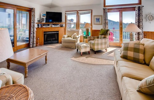 Salvo Haus | Oceanview - Dog Friendly, Pool, Hot Tub, Game Room