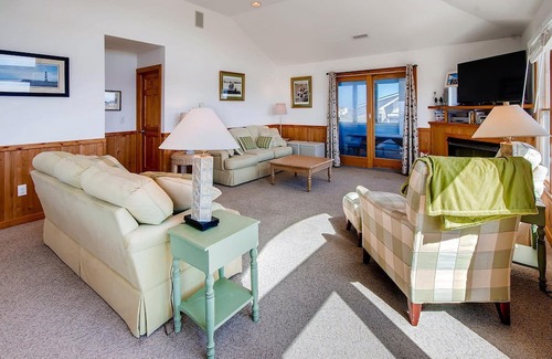 Salvo Haus | Oceanview - Dog Friendly, Pool, Hot Tub, Game Room