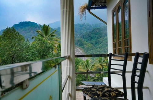 Devikolam Hütte | Scenic Views/3BHK Cottage Stay in Anachal/Munnar