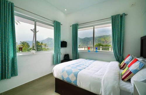 Moolakadai Haus | Colorful Artifacts and Modern Decor Hut Stay