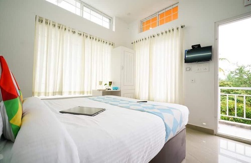Moolakadai Haus | Colorful Artifacts and Modern Decor Hut Stay
