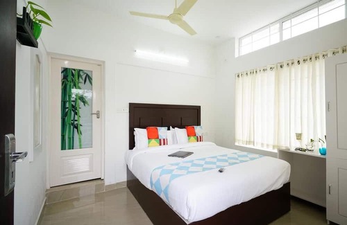 Moolakadai Haus | Colorful Artifacts and Modern Decor Hut Stay
