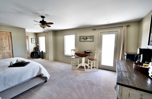 Westcliffe Haus | Three room suite with fire pit & grill on private patio under the Aspens