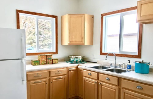 Fennville Haus | ALLEGAN ORCHARDS Weddings,Retreats,Events,Pool,HotTub,3 Acres,Fireplce,FirePit