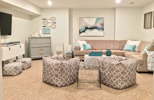 Fennville Haus | ALLEGAN ORCHARDS Weddings,Retreats,Events,Pool,HotTub,3 Acres,Fireplce,FirePit