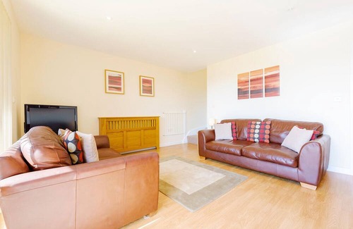 Winnard's Perch Hütte | Benasa Lodge A Scandinavian style lodge, perfect for up to 8 guests, dog friendly.