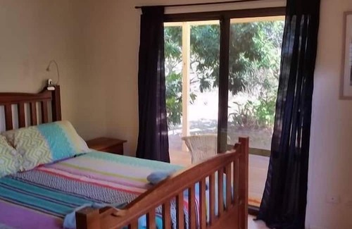 Brisbane Waterfront Haus | Pet and Family Friendly Peaceful Island W'front home, crabbing, kayaking, bikes