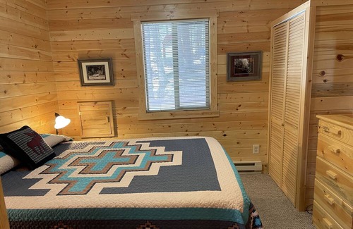 Island Park Kabine | Cozy Guest Cabin by Henry's Lake & Near Yellowstone