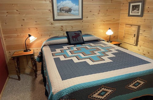 Island Park Kabine | Cozy Guest Cabin by Henry's Lake & Near Yellowstone