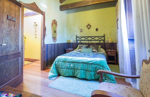 O Pindo Hütte | Country house with terraces and sea views only 50 meters from the beach.
