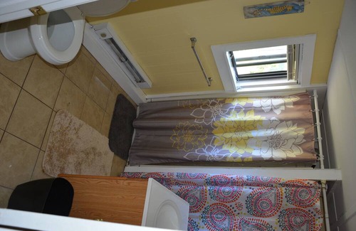 Breakwater Village Hütte | Breakwater Village - Short walk to private association beach and restaurants!!