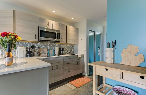 Acme Eigentumswohnung | ☀ Cozy Aviation ✈ Style Lake View Condo @ The Shores