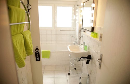 Sandershausen Wohnung | Apartment, Hercules view, quiet, close to the city, WiFi, up to 7 pers., balcony, parking lot