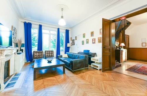 Champrosay Haus | middle-class house