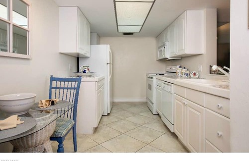 Vanderbilt Beach Eigentumswohnung | WATER, WATER, EVERYWHERE! Spectacular Views From Every Room, 10th Floor Condo!