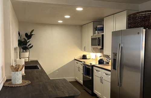 Briggs Farm Haus | 7 BR/3 Full BA - with CENTRAL AIR includes Linens and towels!!
