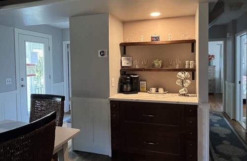 Briggs Farm Haus | 7 BR/3 Full BA - with CENTRAL AIR includes Linens and towels!!