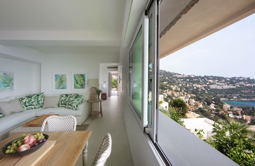 French Riviera Haus | Monaco Bay View villa with pool, sea views, secure parking for 3 cars, elevator.
