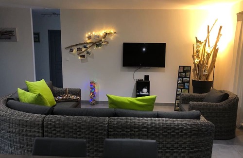 Saint-Marcel-de-Careiret Haus | Mapokia air-conditioned villa with private heated pool near Uzès.