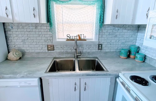 Garden City Haus | One minute drive to beach with golfcart! Newly updated, beach decor and clean!