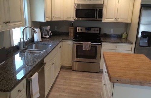 Meredith Wohnung | Meredith Bay - Brand New 2nd and 3rd floor Apartment in Private Home
