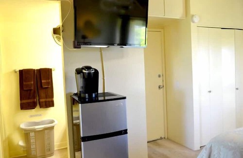 Princeville Wohnung | Air Conditioned Upstairs Studio w/RESERVED PARKING; Pool, -WIFI-Walk to Beach