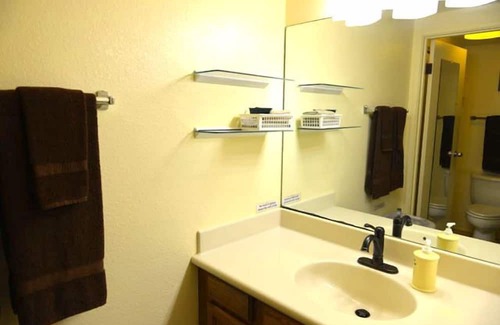 Princeville Wohnung | Air Conditioned Upstairs Studio w/RESERVED PARKING; Pool, -WIFI-Walk to Beach