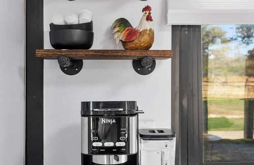 Williamson Haus | Zebra Ranch 2-br Tiny Home Mtn View Trails Brbq