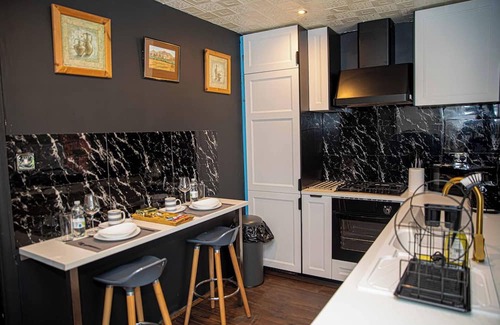 Droylsden Haus | Home in Manchester Near Etihad Stadium - Parking