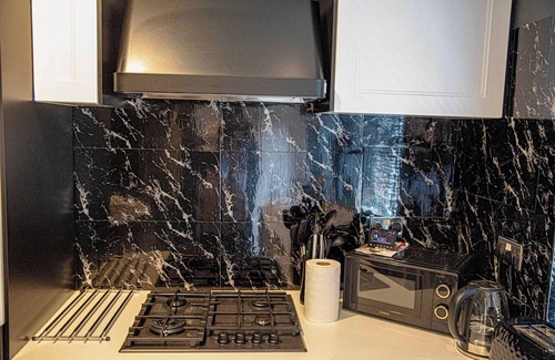 Droylsden Haus | Home in Manchester Near Etihad Stadium - Parking