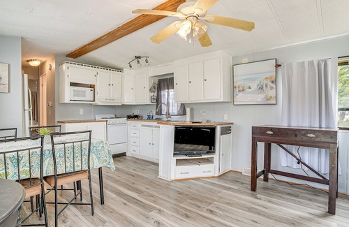 Davenport Hütte | Davenport Couple's Retreat w/ Resort Perks!