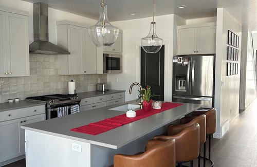 Mountain Green Haus | Charming 3-bedroom house located in Mountain Green with WiFi and AC