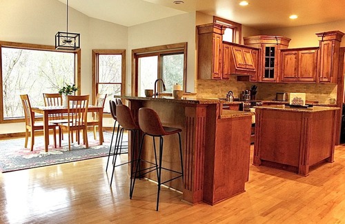 Russell Haus | Spacious 5-bedroom house with Chefs Kitchen and game room in Pleasant Prairie