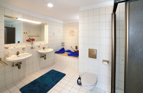Lauda Haus | Room 'Zimmer 4' with Shared Terrace and Wi-Fi