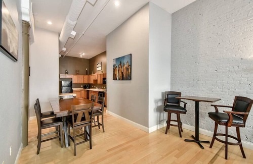 Westown Eigentumswohnung | Entertainment District Downtown MKE (Fiserv Forum)