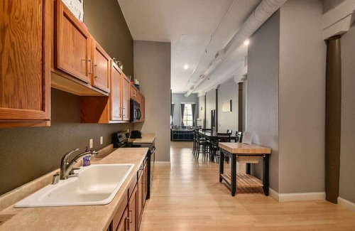 Westown Eigentumswohnung | Entertainment District Downtown MKE (Fiserv Forum)