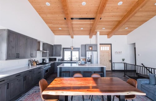 McAllister Haus | Angler's Landing - Lakehouse Retreat with Stunning Panoramic Views