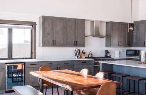 McAllister Haus | Angler's Landing - Lakehouse Retreat with Stunning Panoramic Views