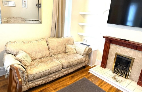 Eccles Haus | Charming 3Bed Home in Eccles Central