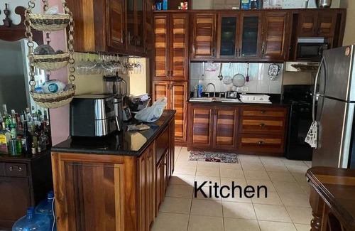Armenia Haus | Private, Charming 2-bedroom house in pleasant Belmopan with AC, WiFi,