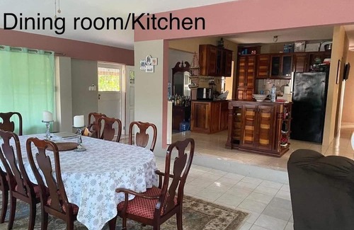 Armenia Haus | Private, Charming 2-bedroom house in pleasant Belmopan with AC, WiFi,