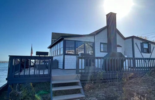 Jerusalem Haus | Waterfront cottage in Jerusalem